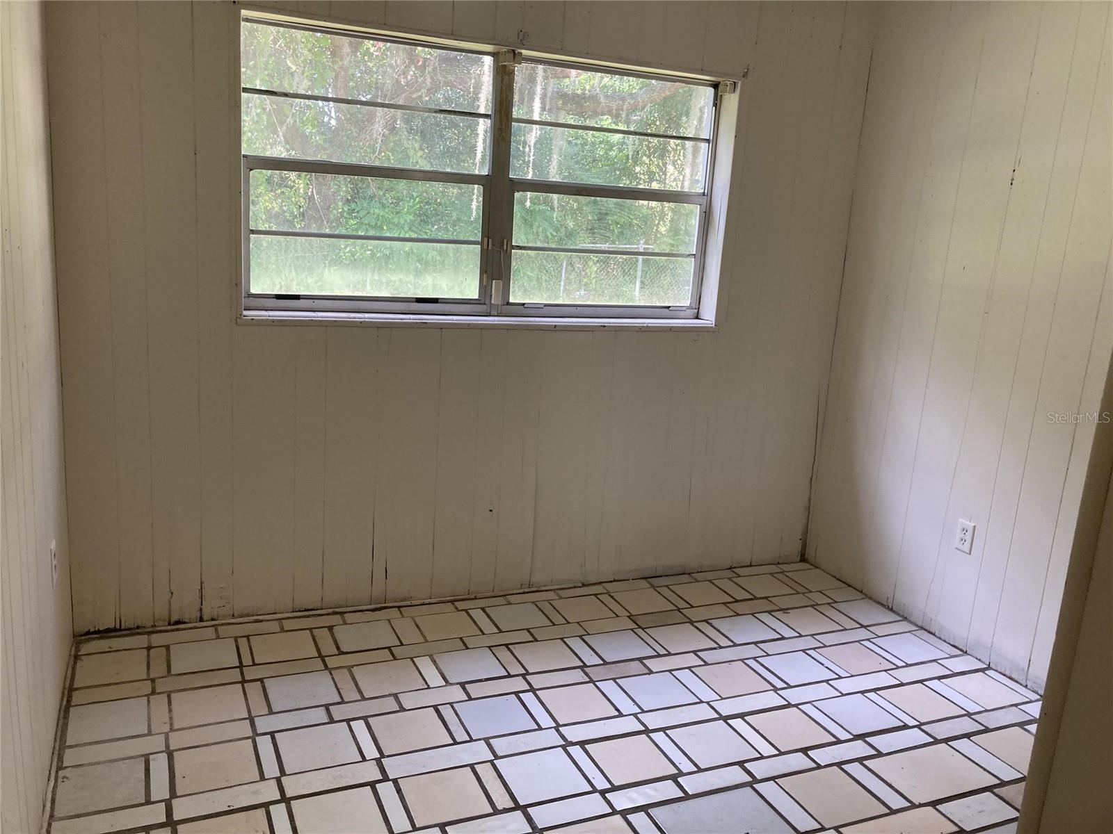 Image 2 of 10 For 1545 Kings Court