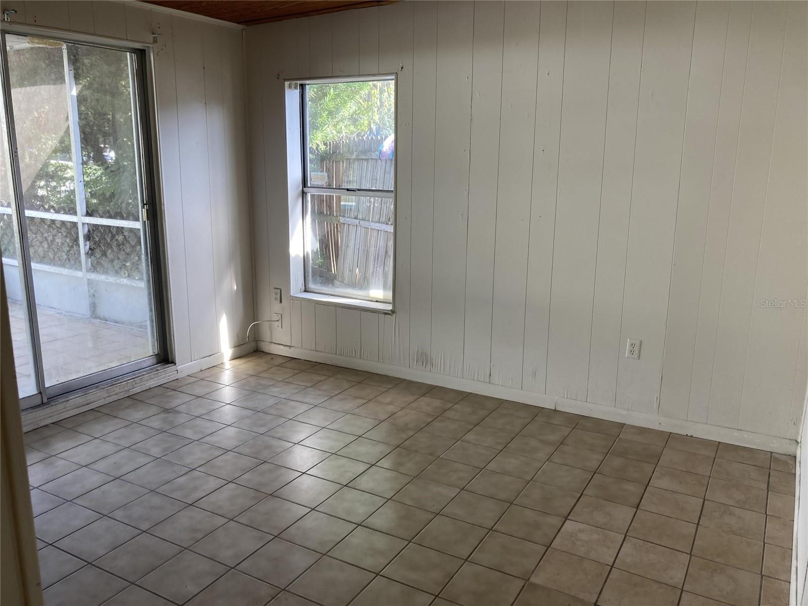 Image 4 of 10 For 1545 Kings Court