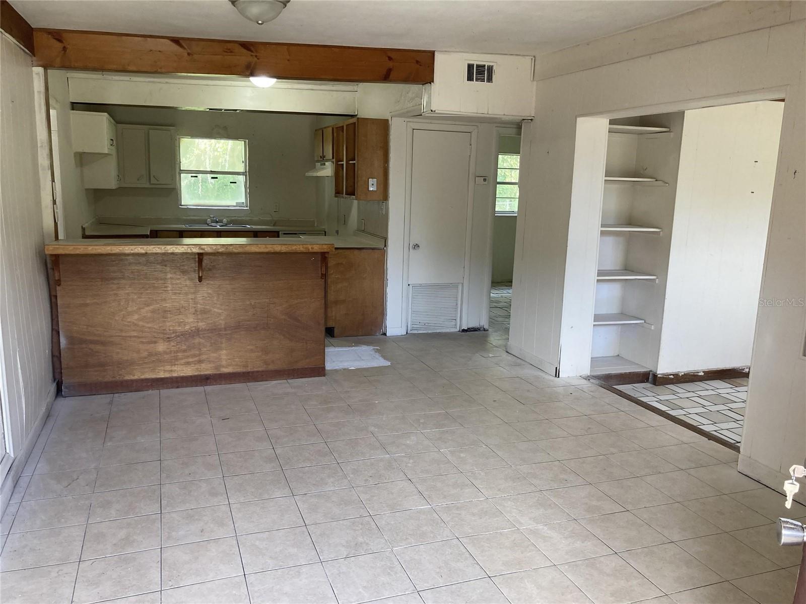 Image 6 of 10 For 1545 Kings Court