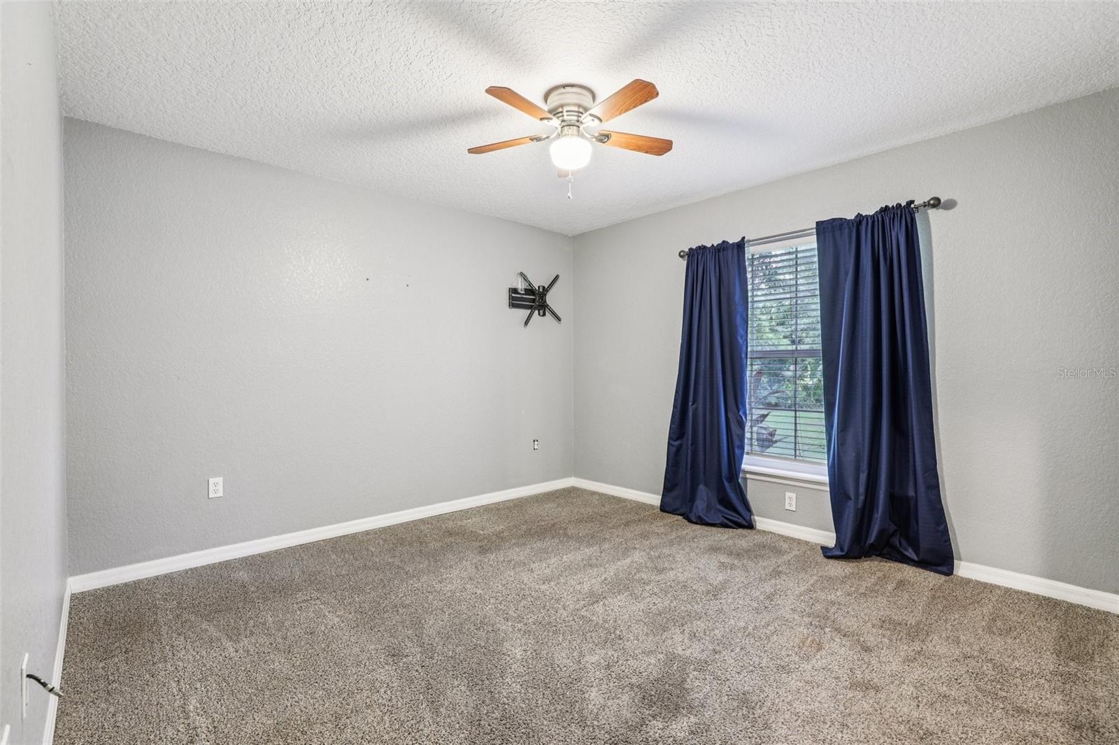 Image 13 of 36 For 31154 Lochmore Circle