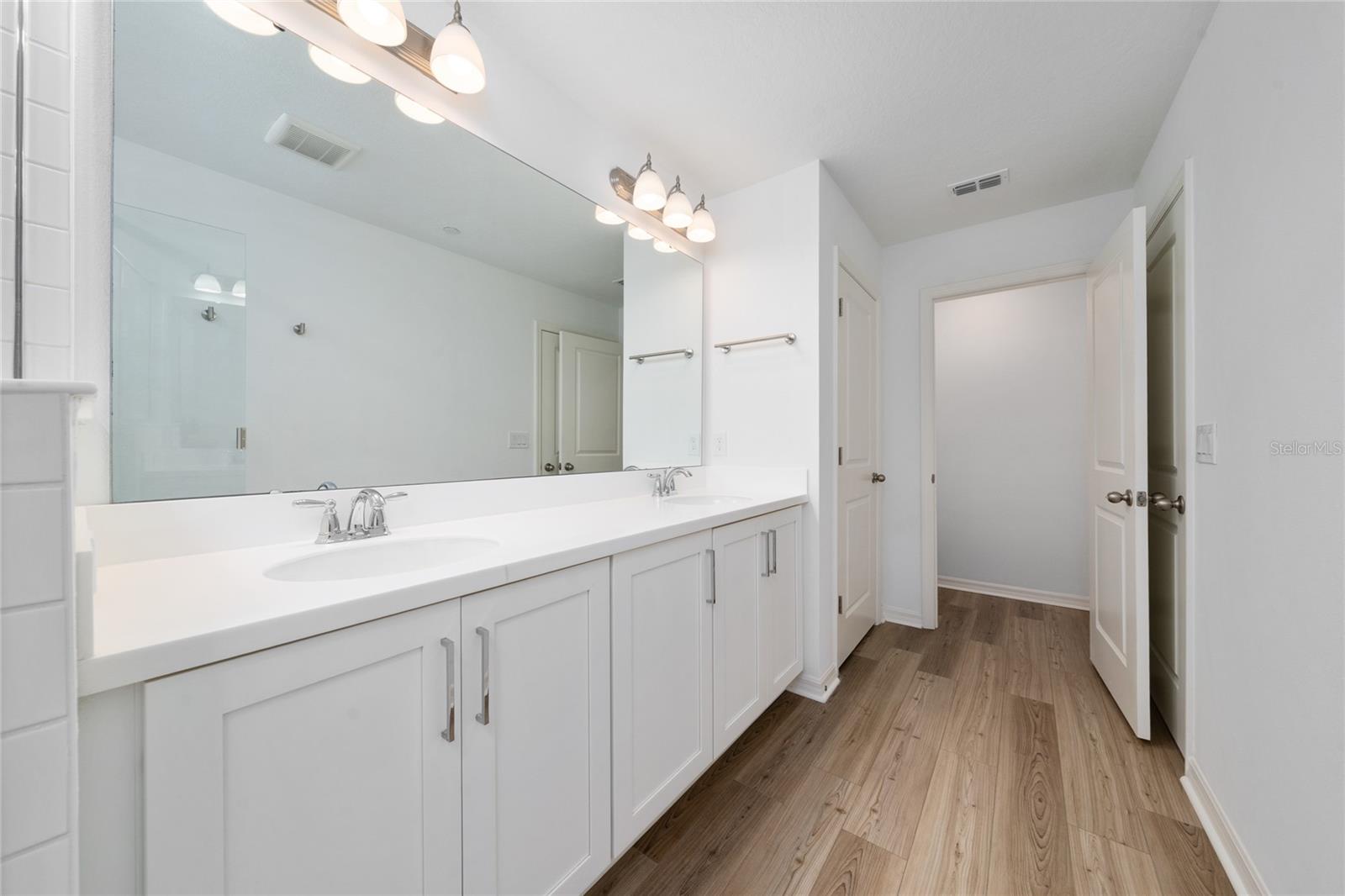 Image 19 of 41 For 12668 Willstatter Avenue