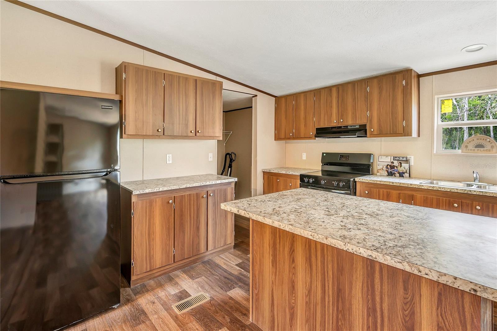 Image 13 of 52 For 4246 La Salle Avenue