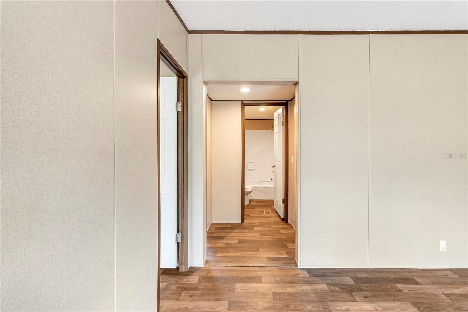 Image 21 of 52 For 4246 La Salle Avenue