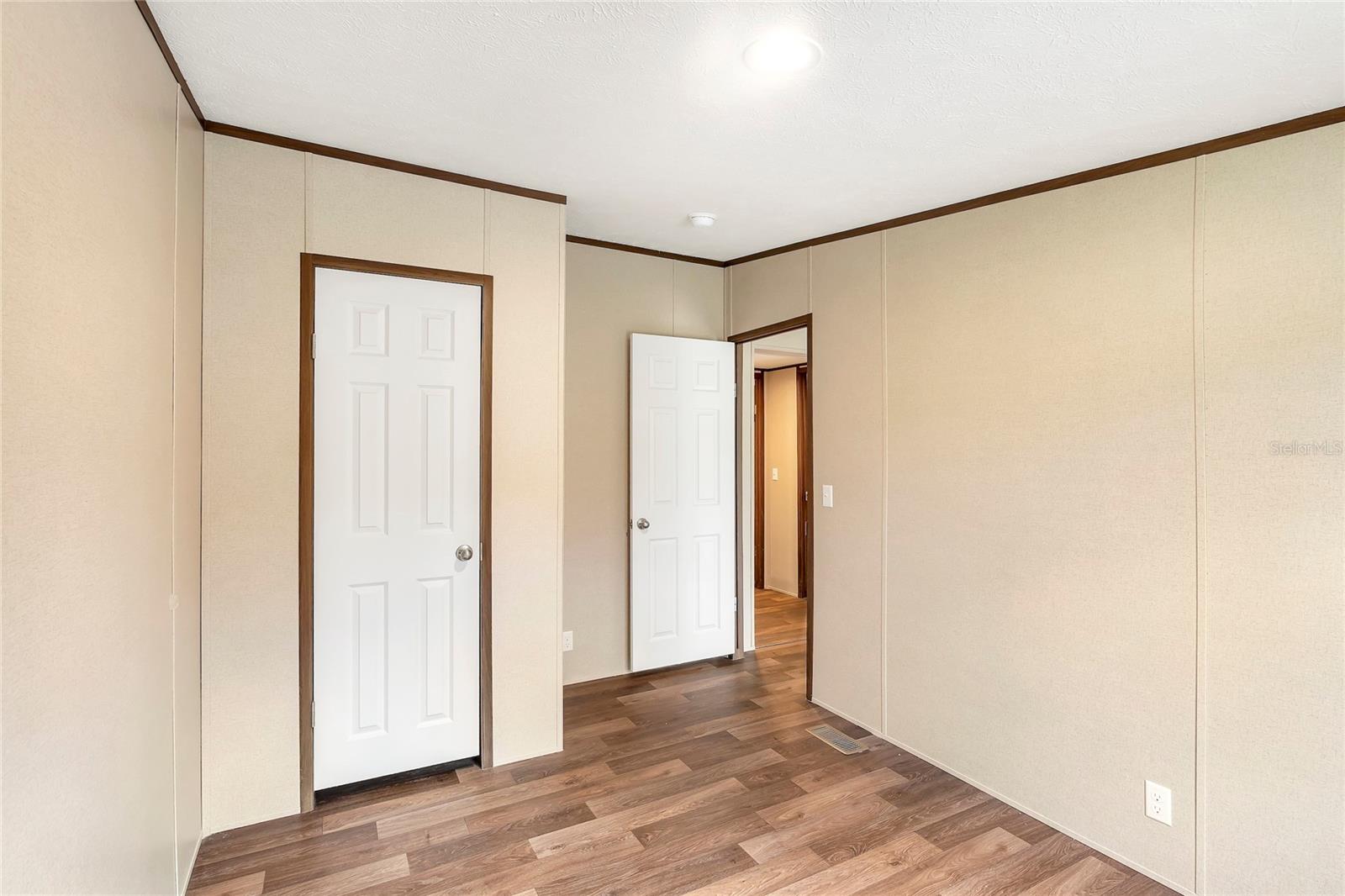 Image 23 of 52 For 4246 La Salle Avenue