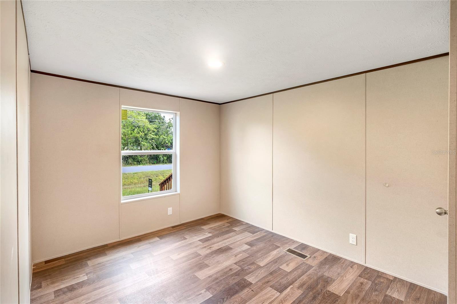 Image 24 of 52 For 4246 La Salle Avenue