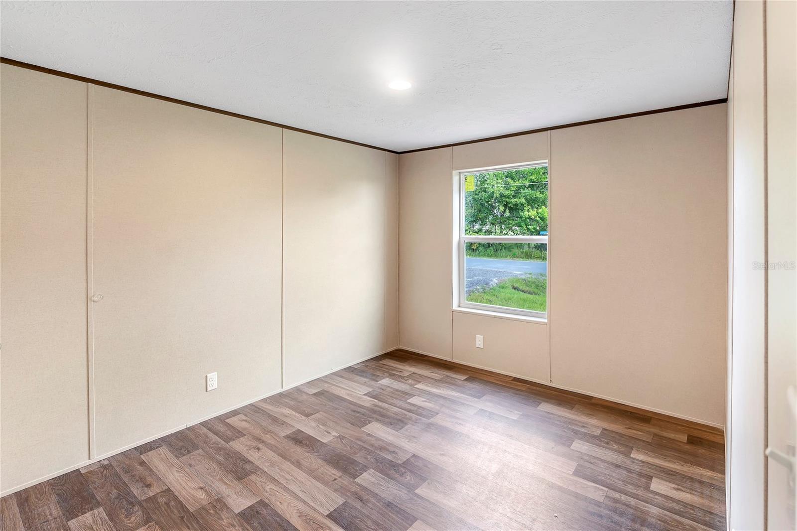 Image 27 of 52 For 4246 La Salle Avenue