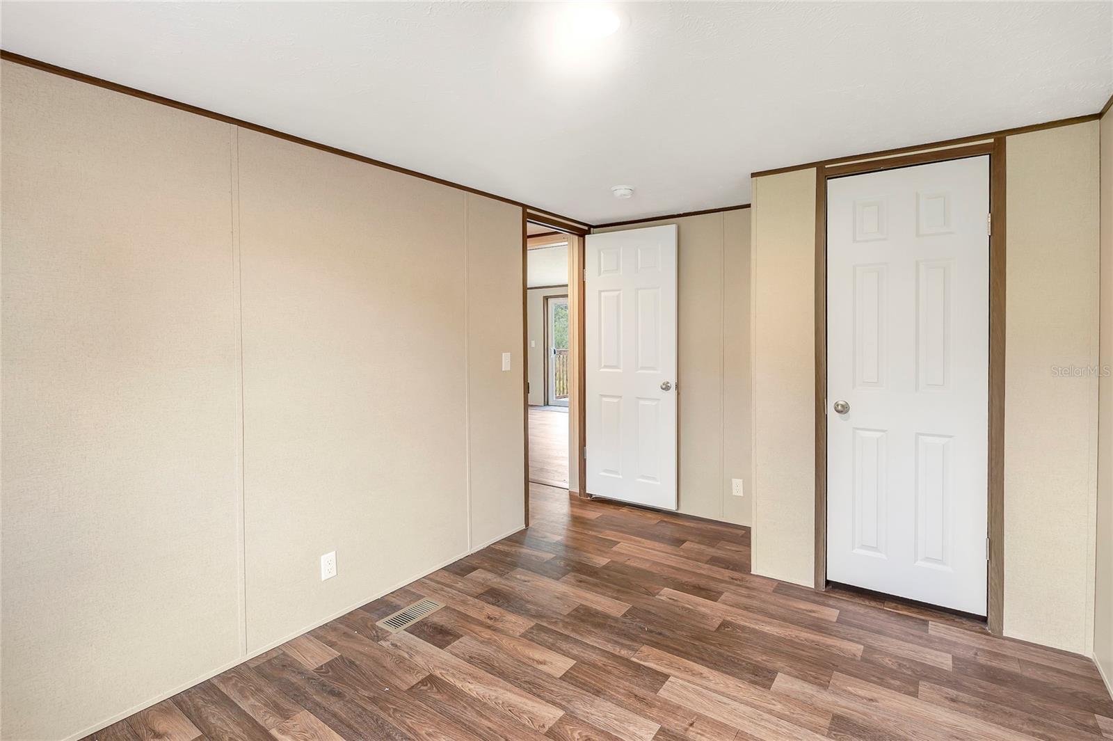 Image 28 of 52 For 4246 La Salle Avenue