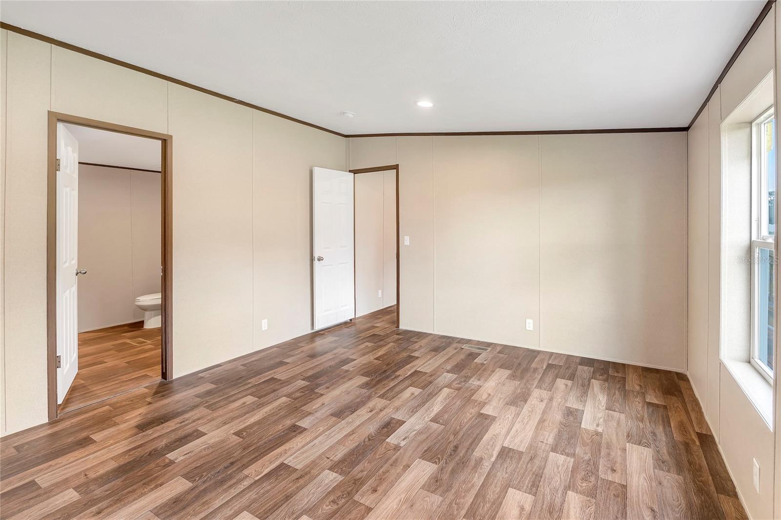 Image 34 of 52 For 4246 La Salle Avenue