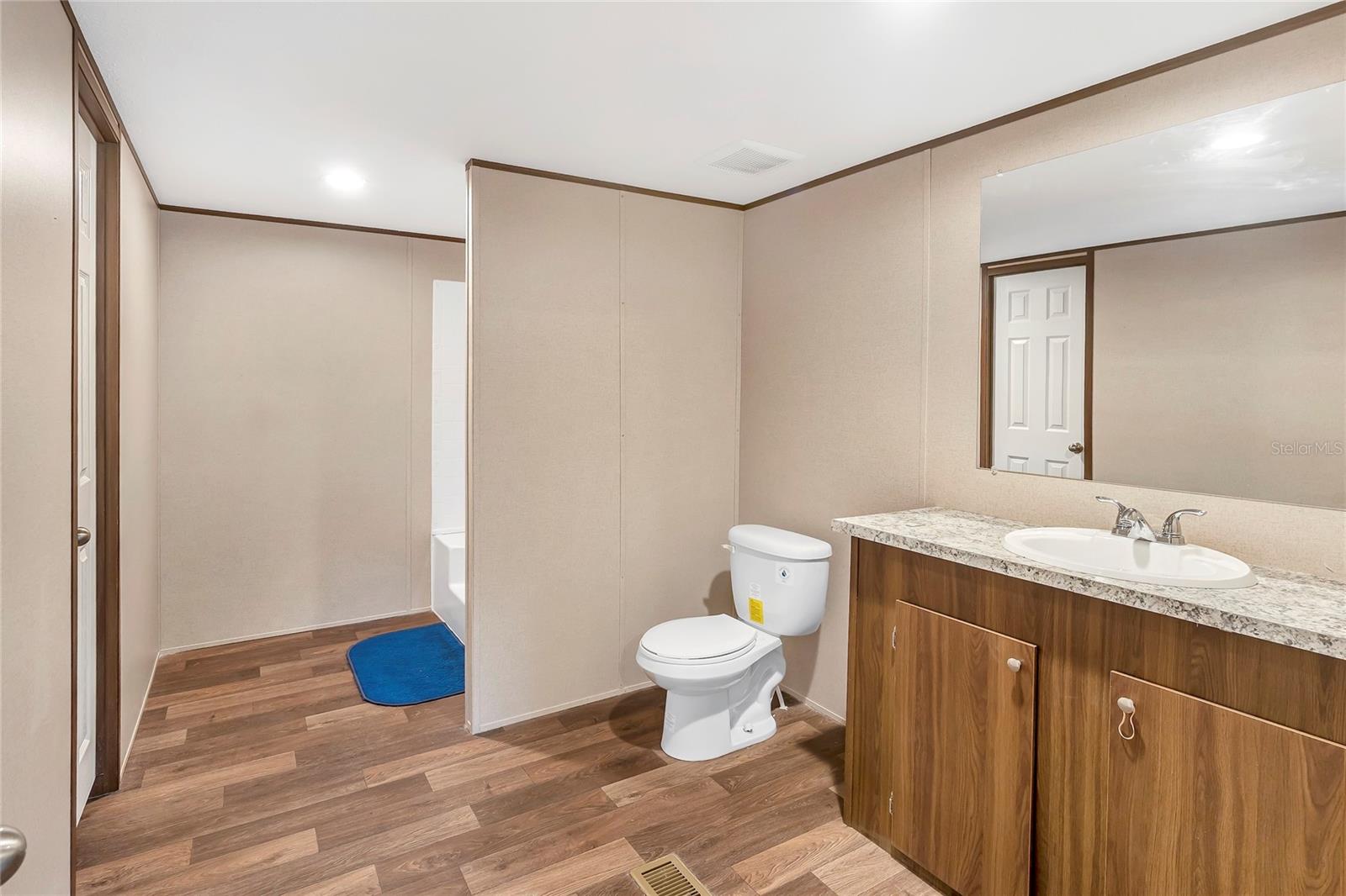 Image 35 of 52 For 4246 La Salle Avenue