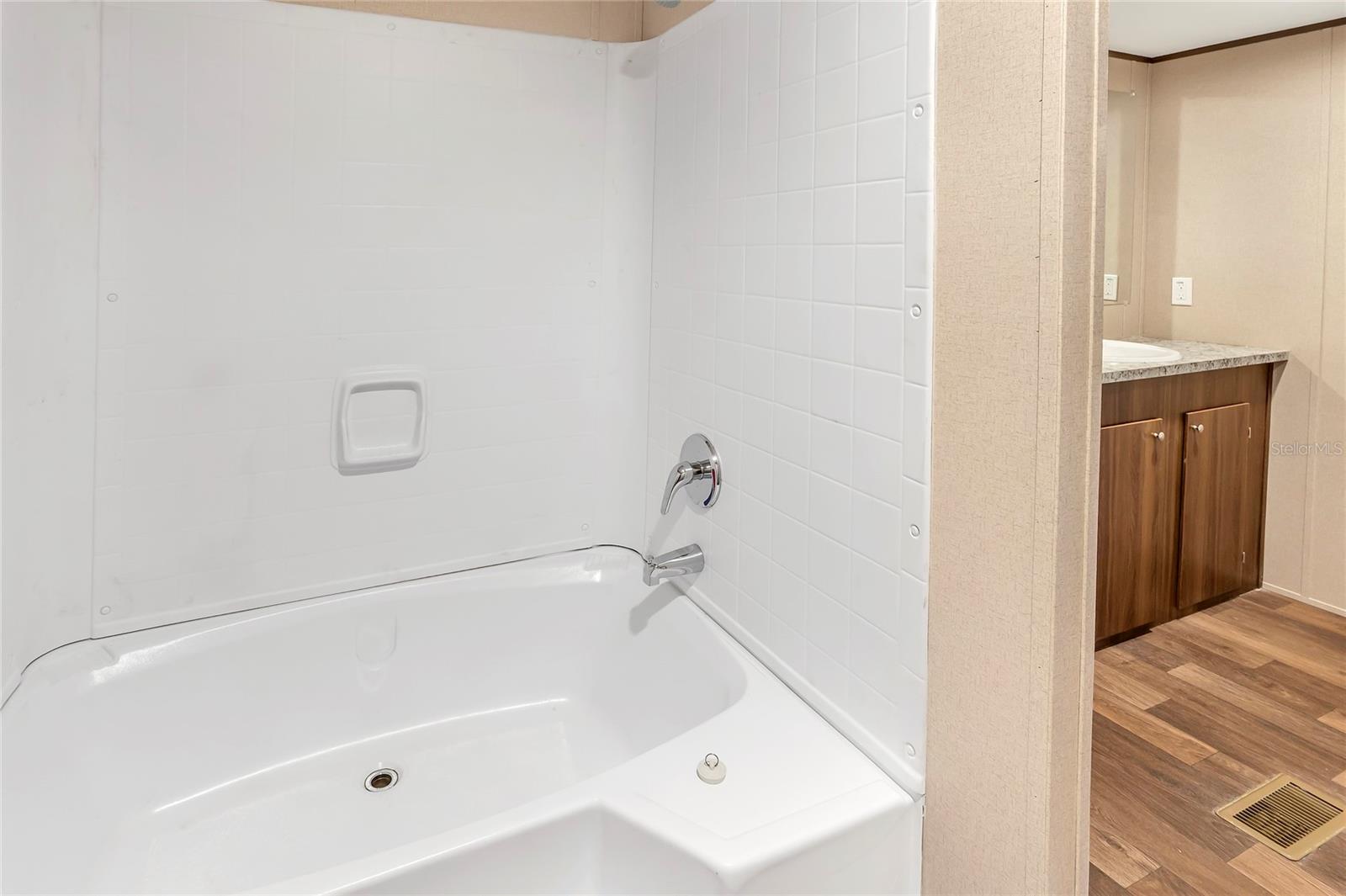 Image 37 of 52 For 4246 La Salle Avenue