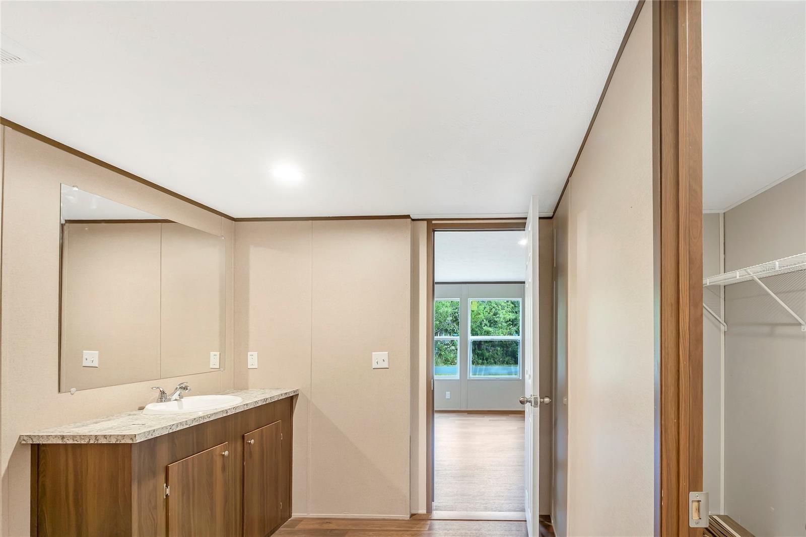 Image 38 of 52 For 4246 La Salle Avenue