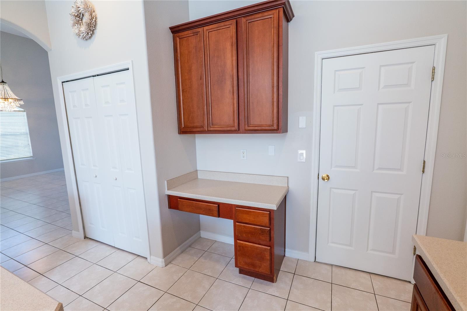 Listing photo id 9 for 2555 Sand Arbor Circle