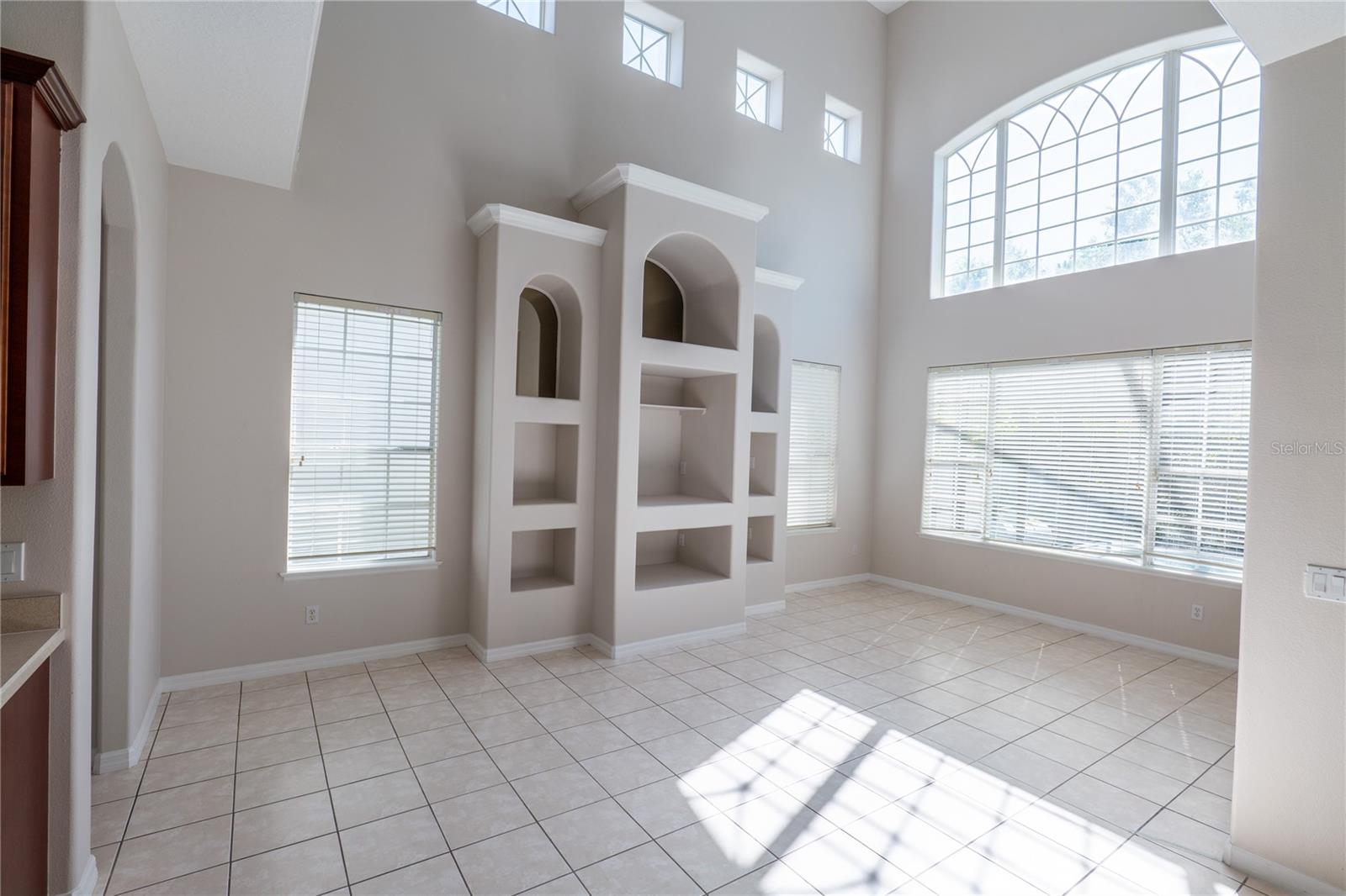 Listing photo id 13 for 2555 Sand Arbor Circle