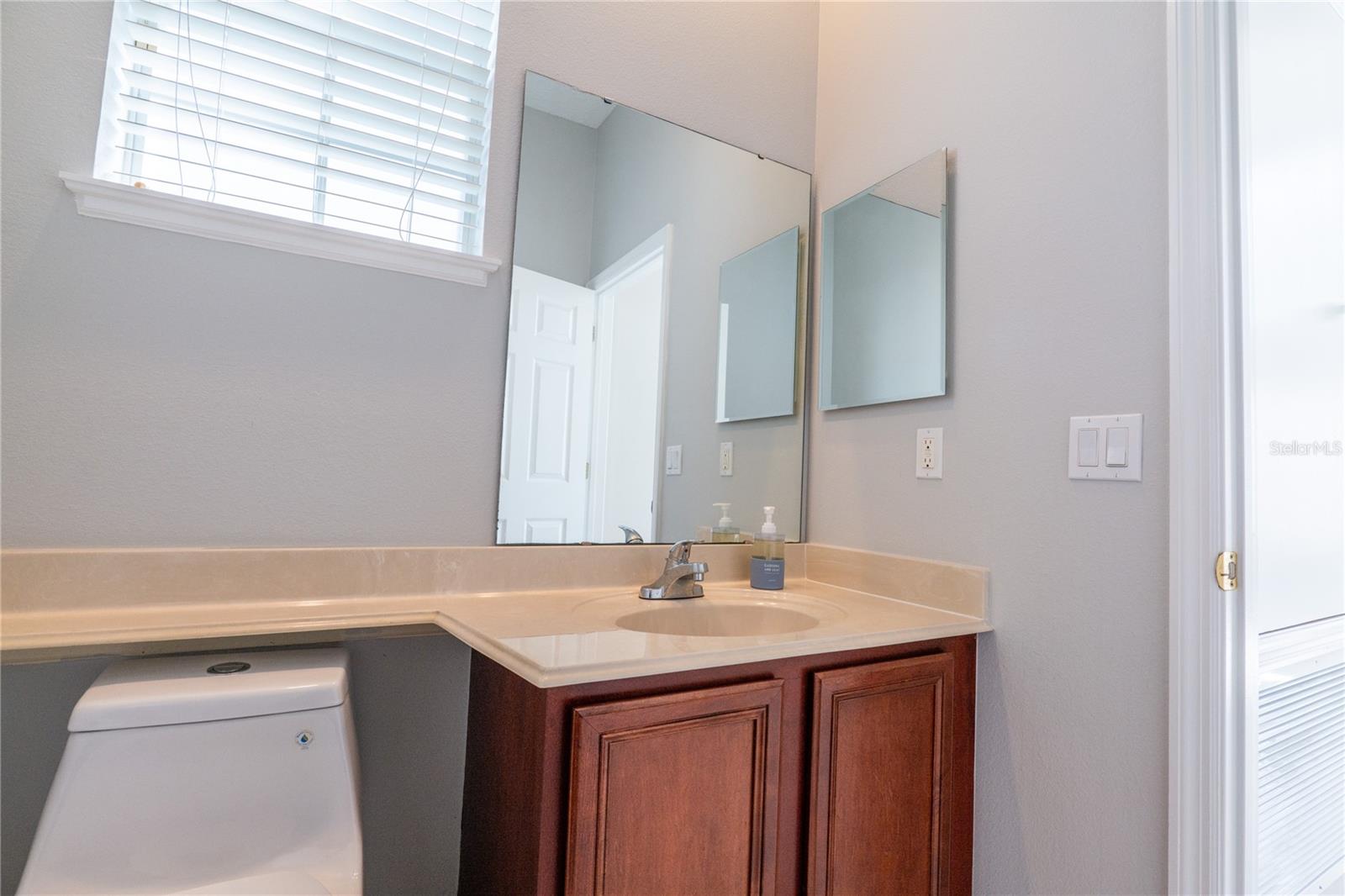 Listing photo id 15 for 2555 Sand Arbor Circle