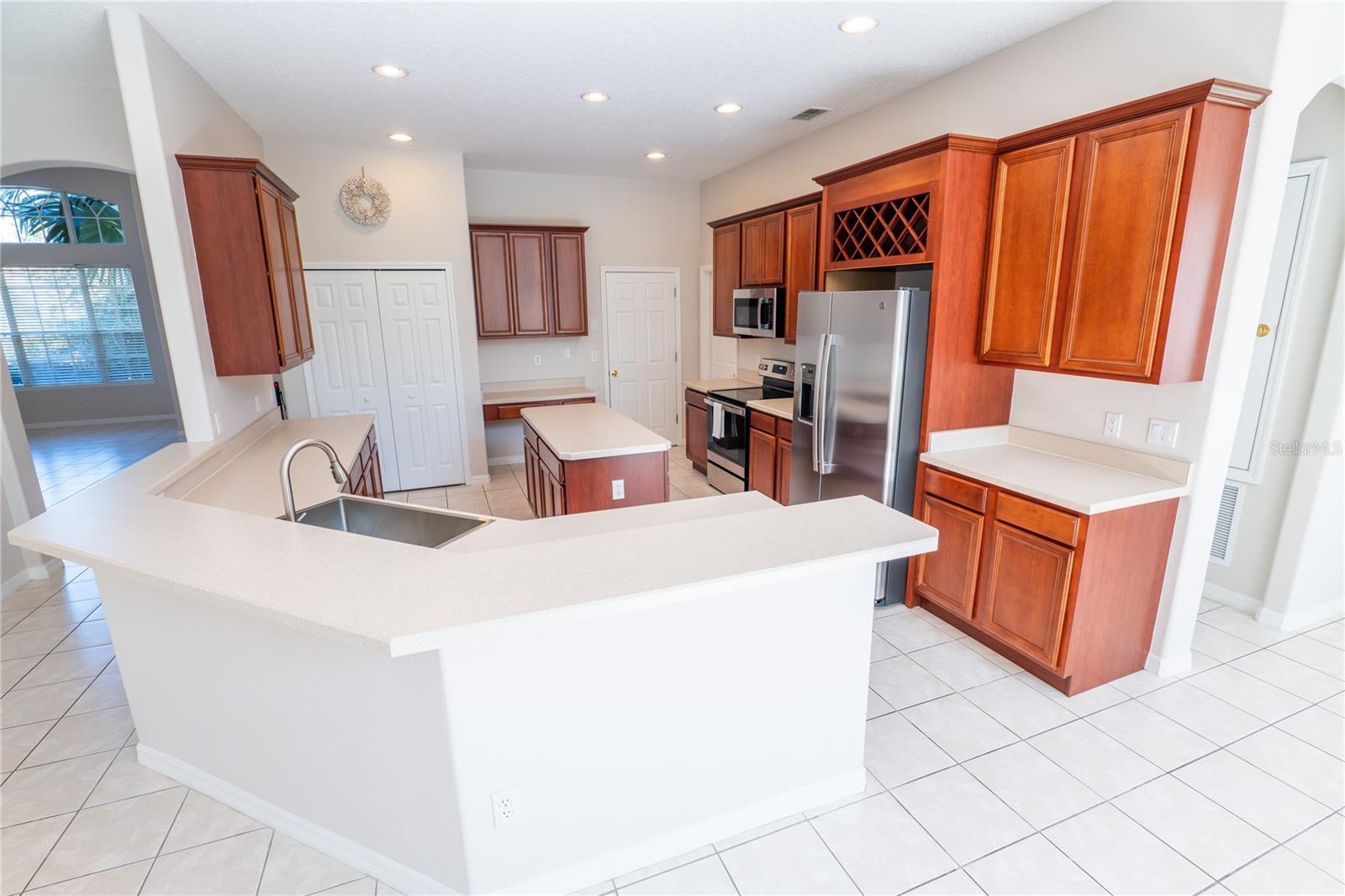 Listing photo id 5 for 2555 Sand Arbor Circle