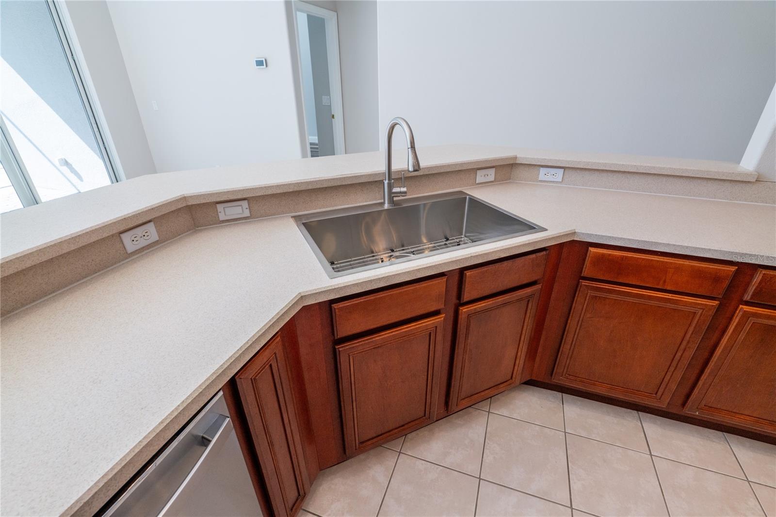 Listing photo id 6 for 2555 Sand Arbor Circle