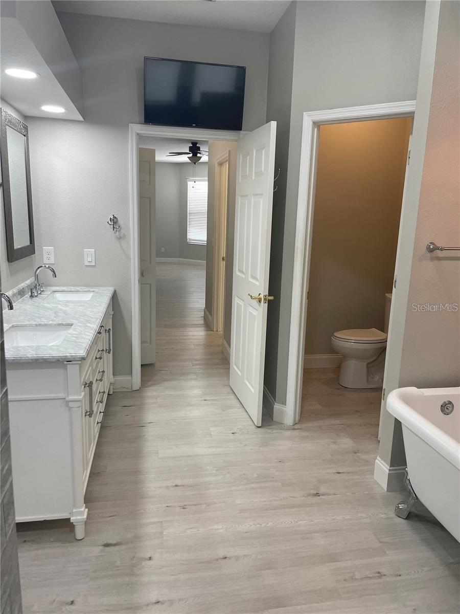 Image 17 of 29 For 418 Rockafellow Way