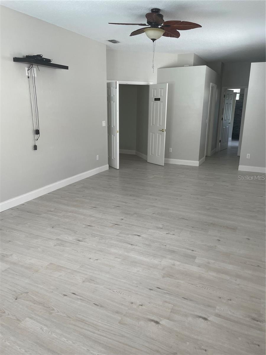 Image 21 of 29 For 418 Rockafellow Way