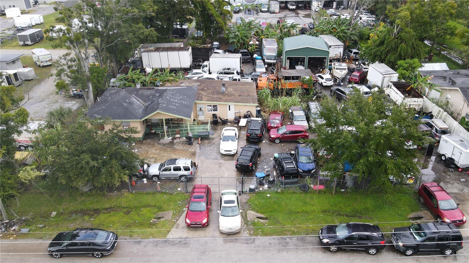 Listing photo id 4 for 655 Barry Street