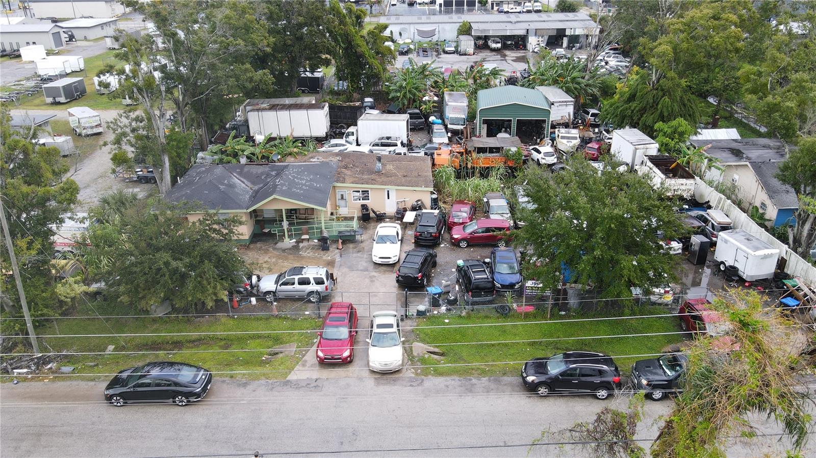 Listing photo id 5 for 655 Barry Street