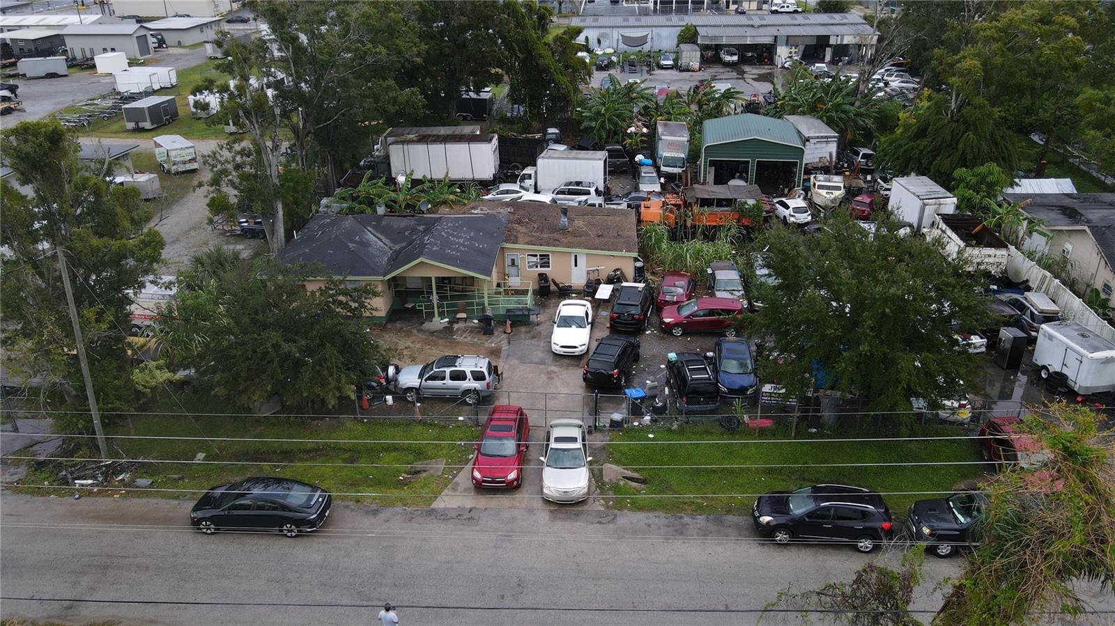 Listing photo id 7 for 655 Barry Street