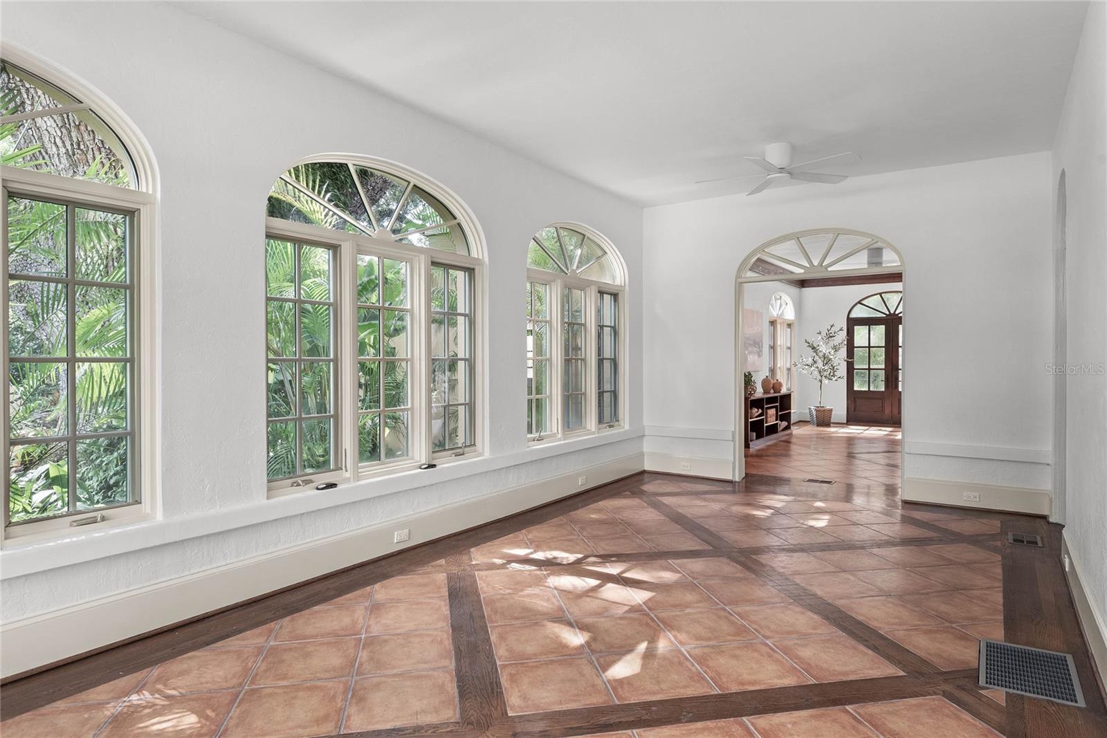 Image 13 of 57 For 522 Cherokee Drive