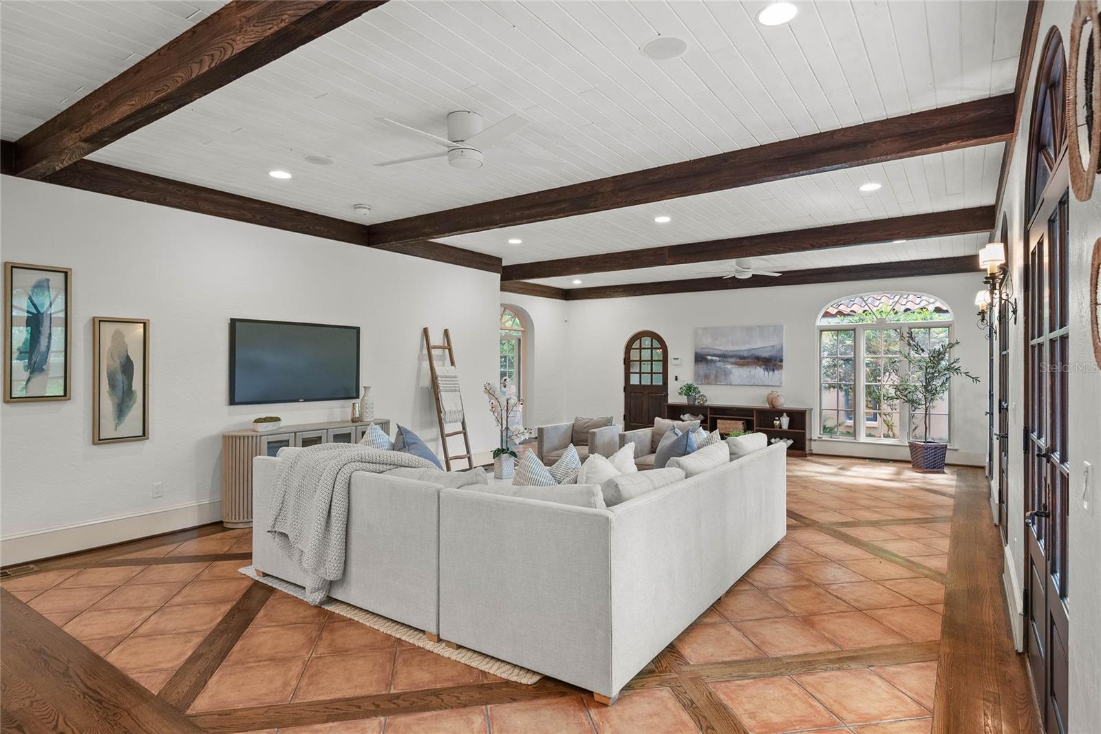 Image 18 of 57 For 522 Cherokee Drive