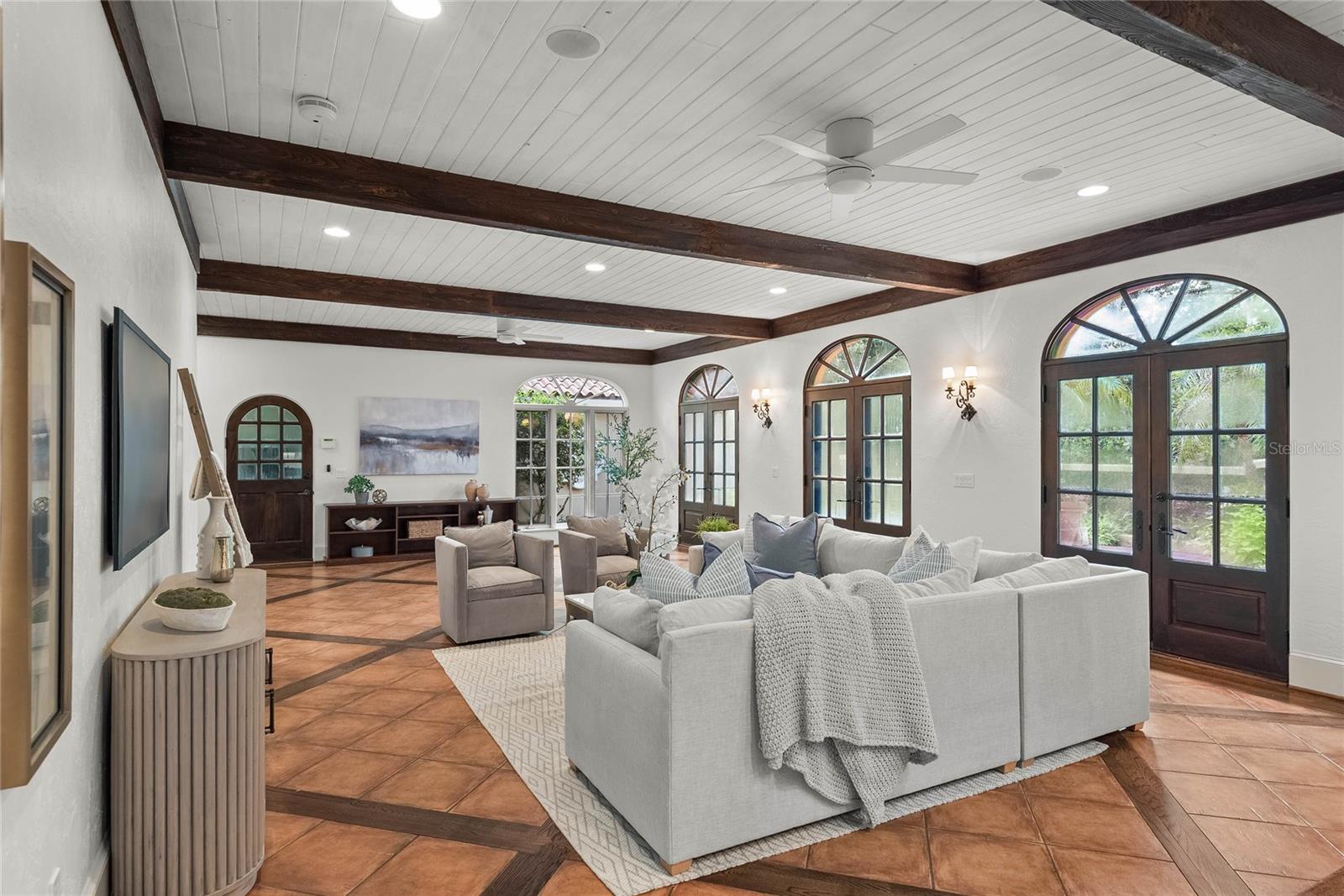 Image 19 of 57 For 522 Cherokee Drive