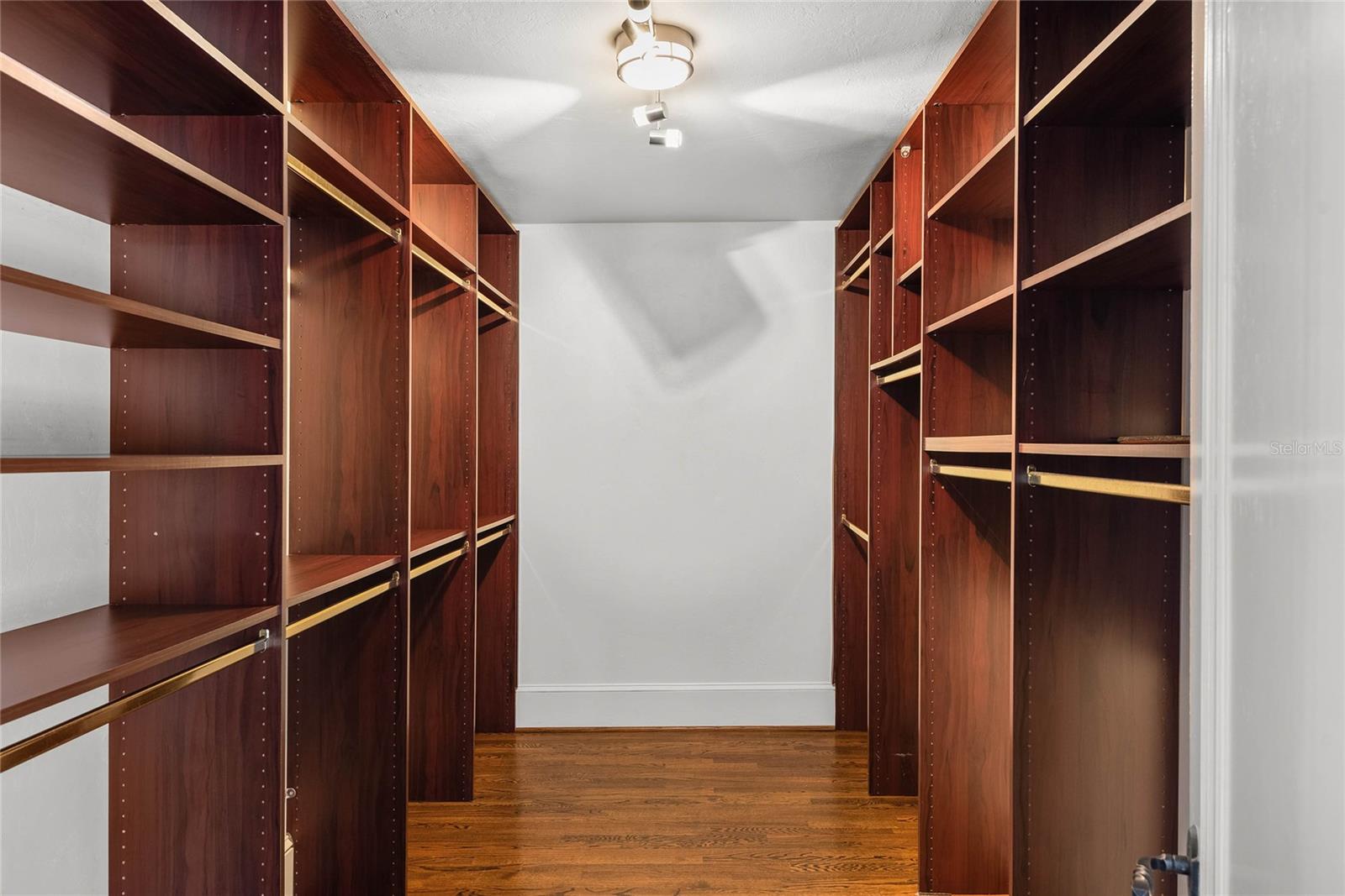 Image 28 of 57 For 522 Cherokee Drive