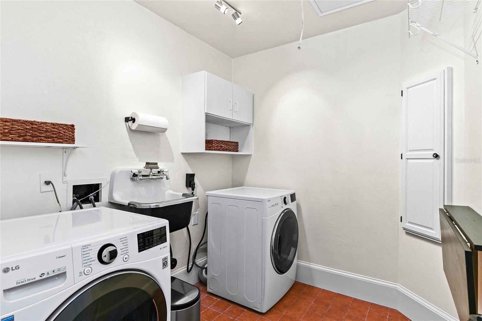 Image 37 of 57 For 522 Cherokee Drive