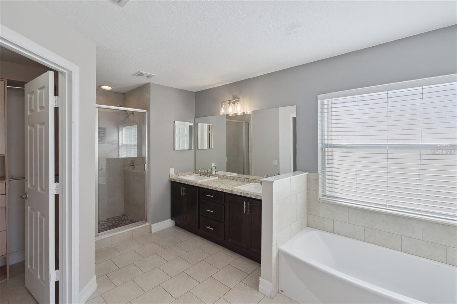 Image 18 of 27 For 3284 Falcon Point Drive