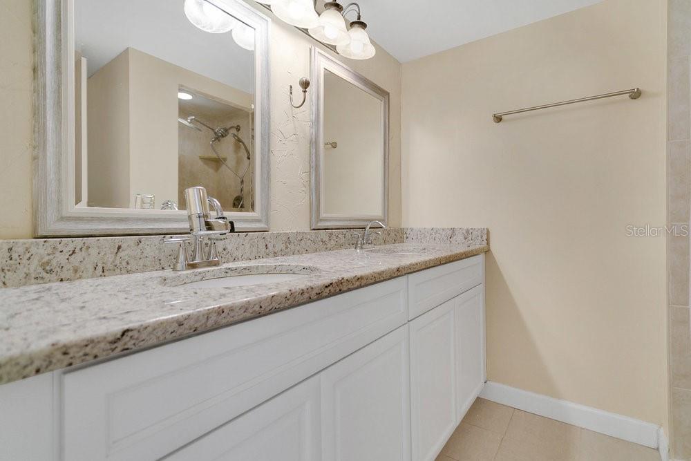 Image 19 of 33 For 5286 Willow Court 505