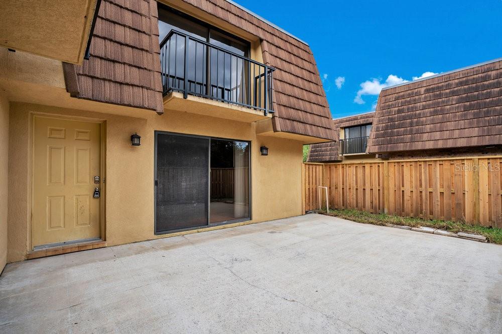 Image 3 of 33 For 5286 Willow Court 505