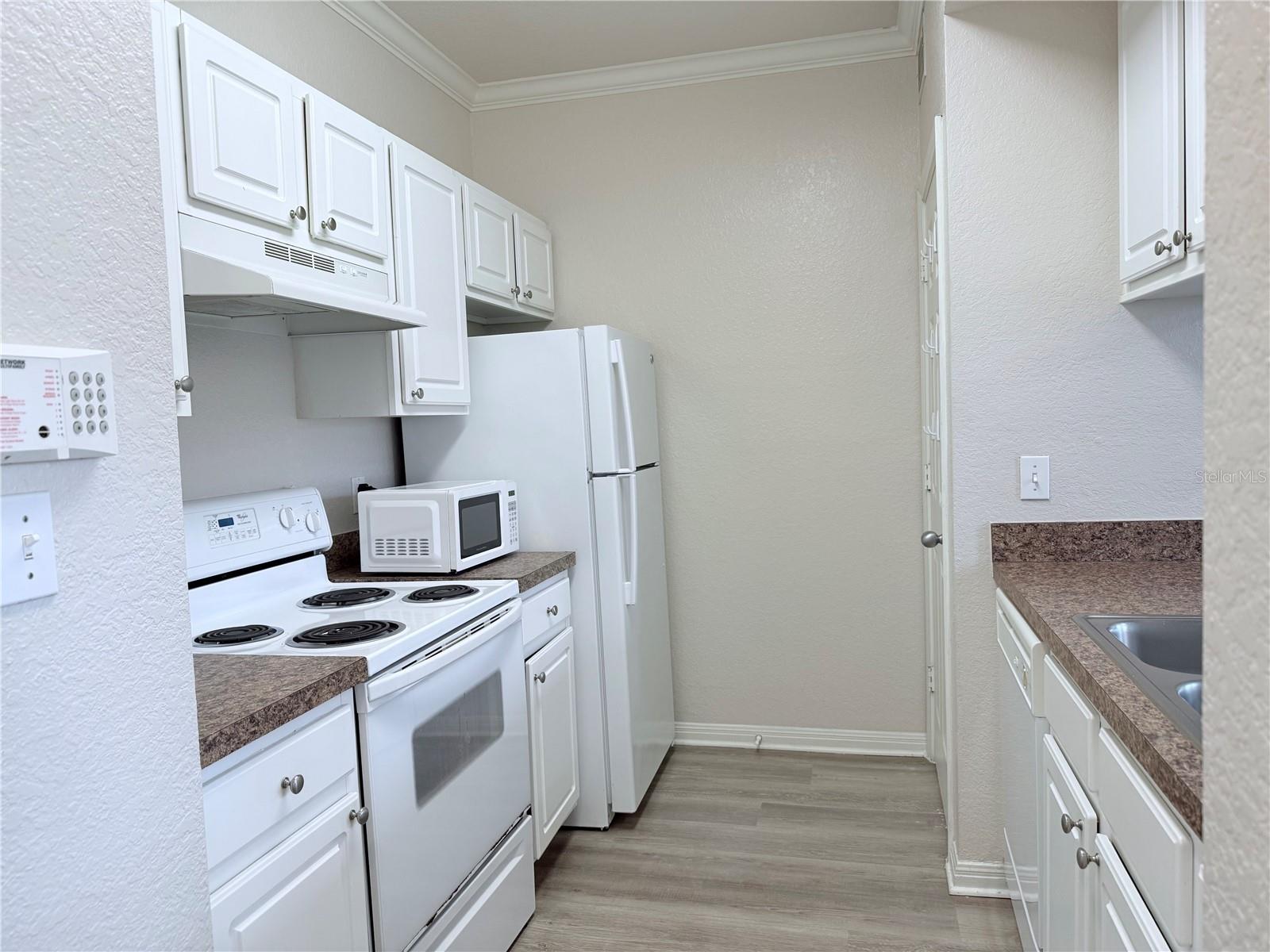 Image 4 of 17 For 911 Orange Avenue 447