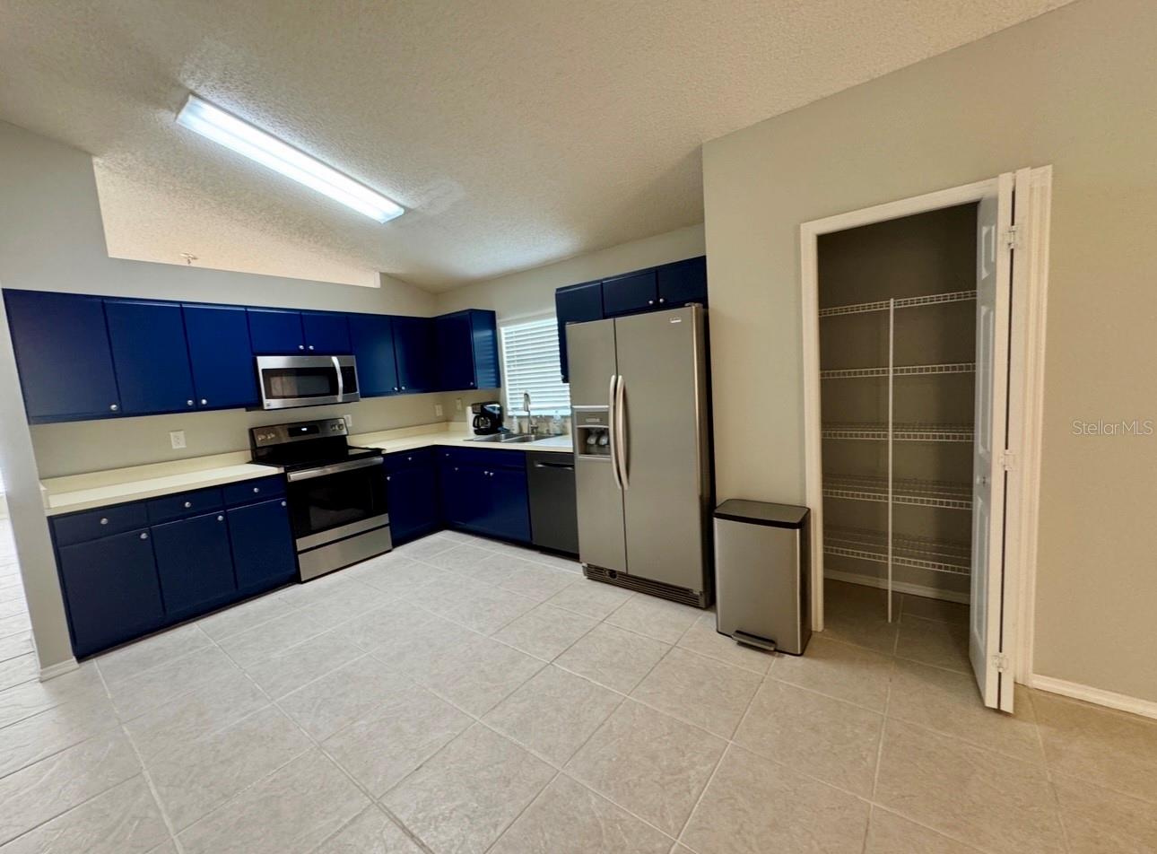 Image 4 of 21 For 592 Tall Oaks Terrace