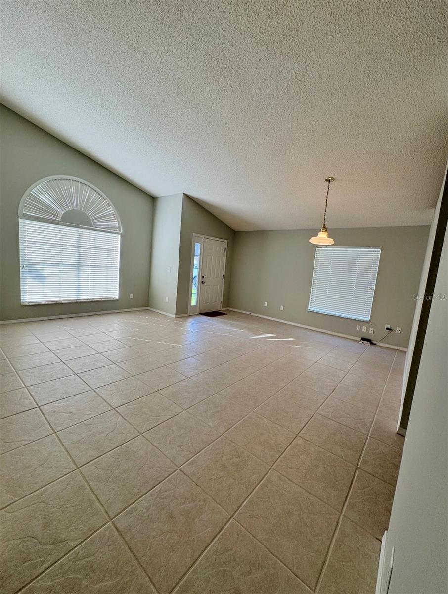 Image 7 of 21 For 592 Tall Oaks Terrace