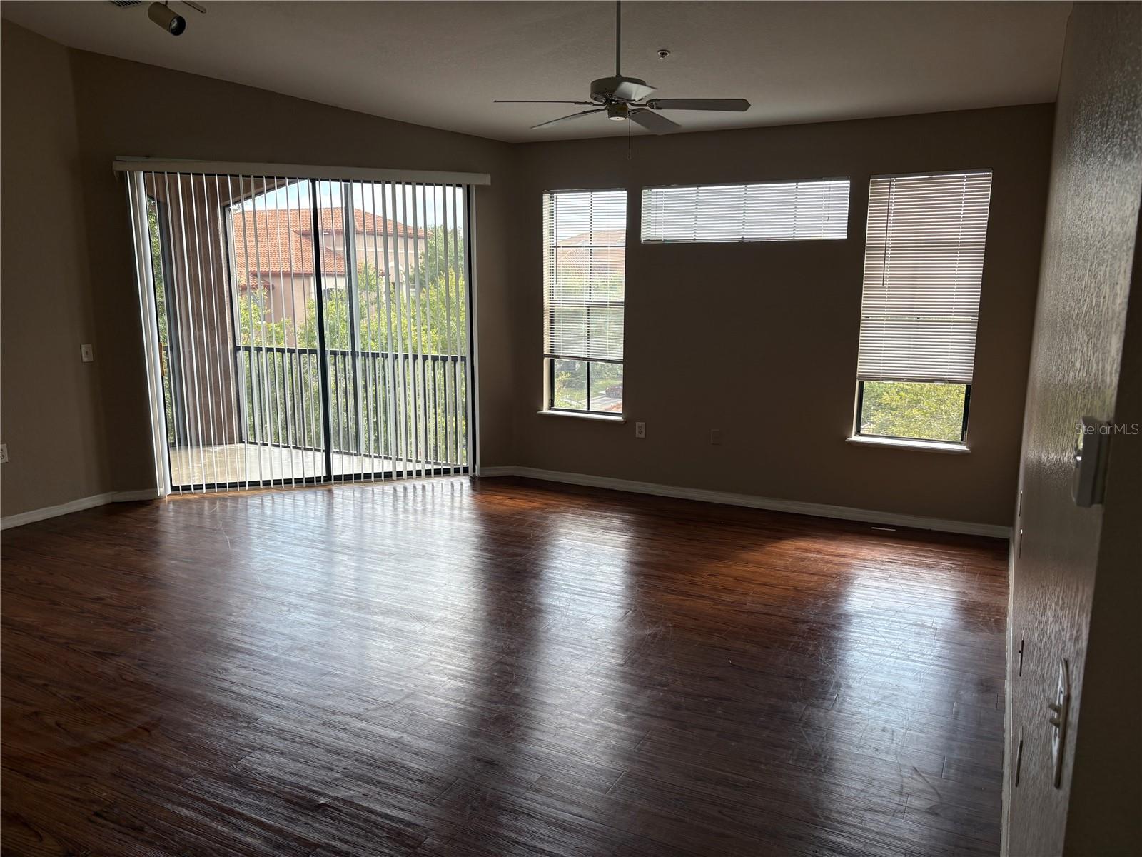 Image 7 of 17 For 6177 Metrowest Boulevard 307