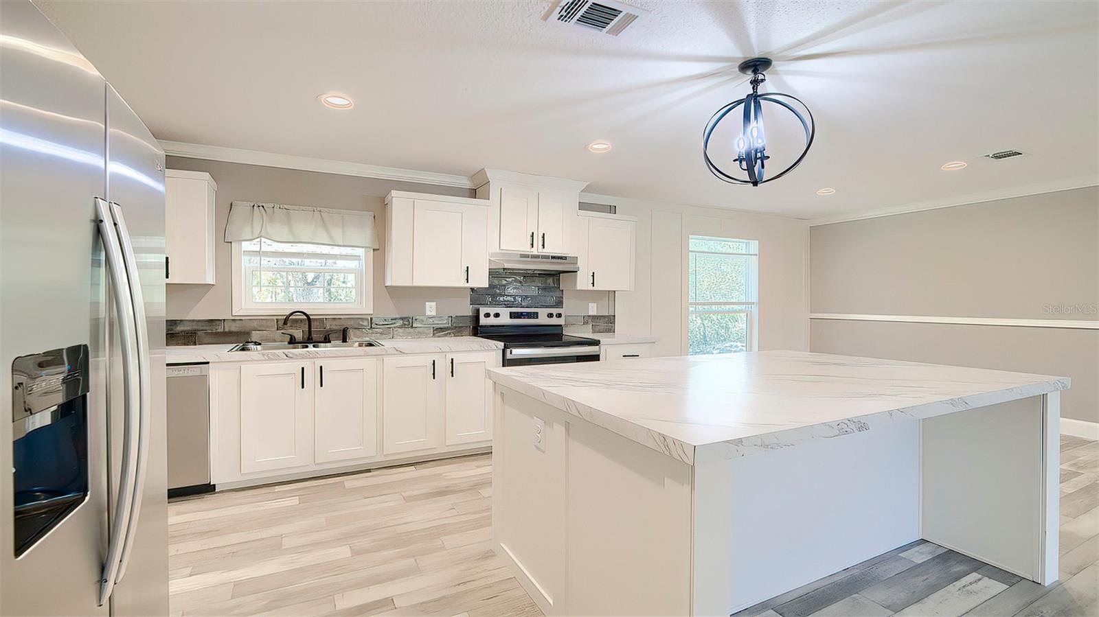 Listing photo id 8 for 14235 Hurricane Drive