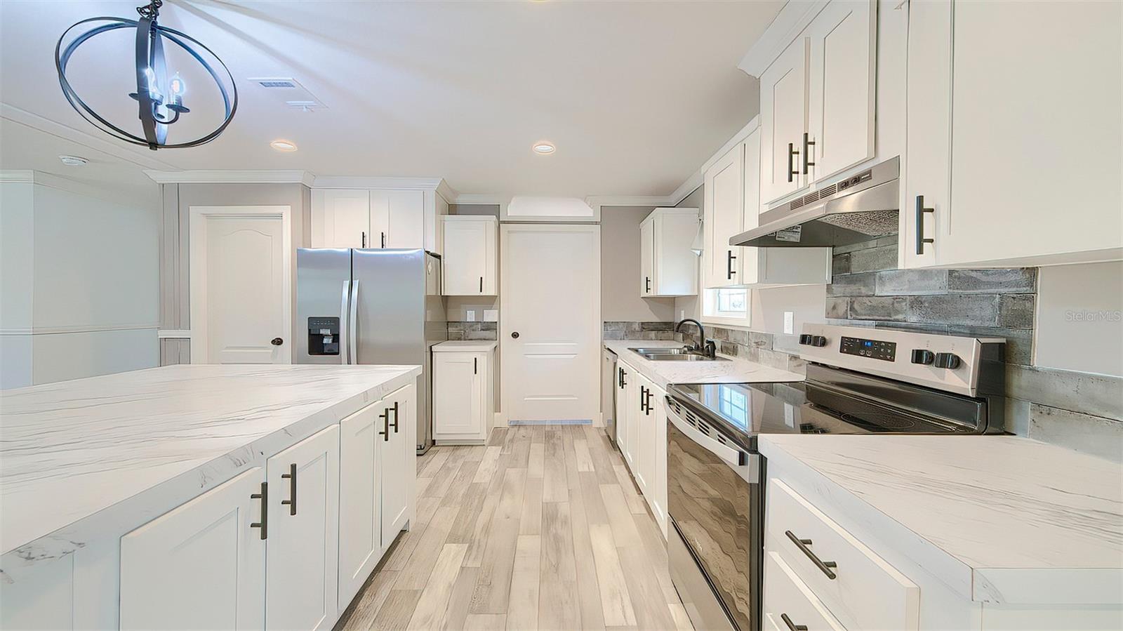 Listing photo id 9 for 14235 Hurricane Drive