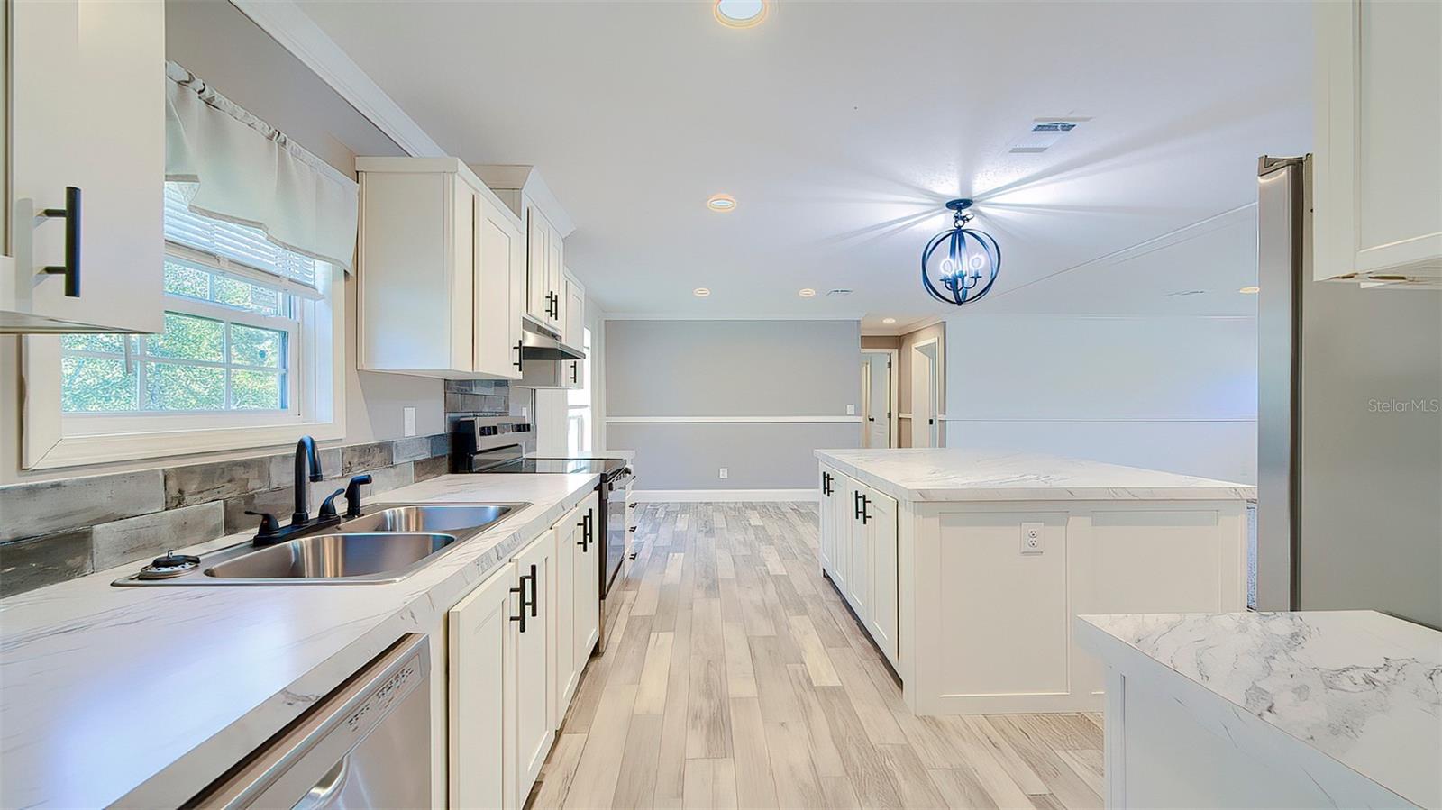 Listing photo id 10 for 14235 Hurricane Drive