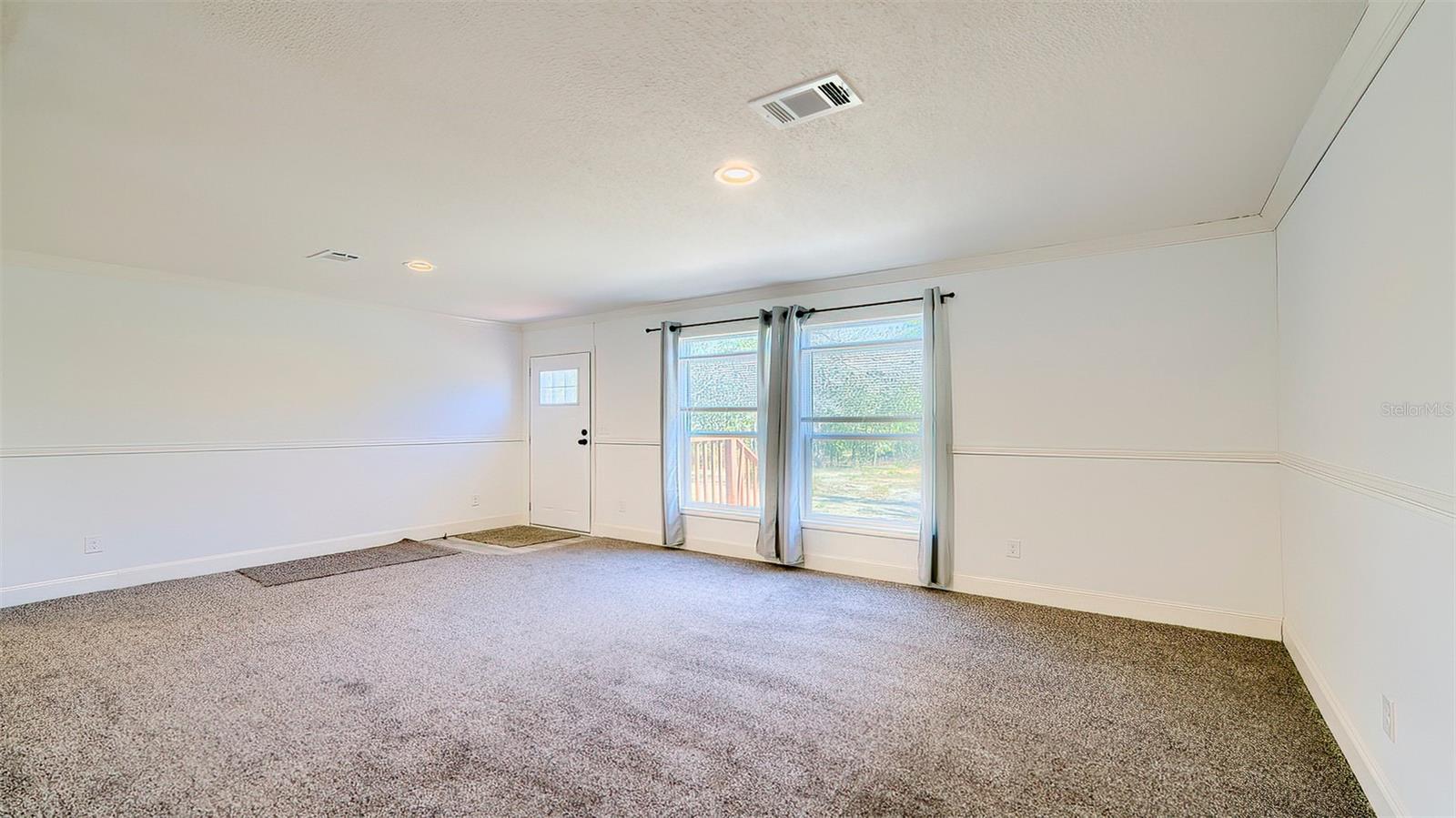 Listing photo id 14 for 14235 Hurricane Drive