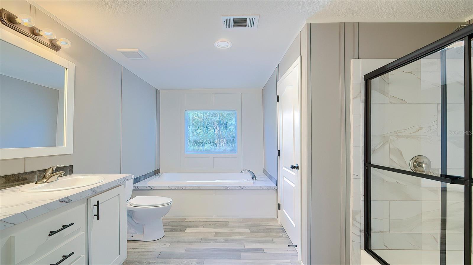 Listing photo id 20 for 14235 Hurricane Drive