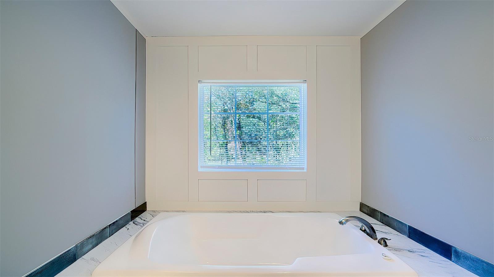 Listing photo id 22 for 14235 Hurricane Drive