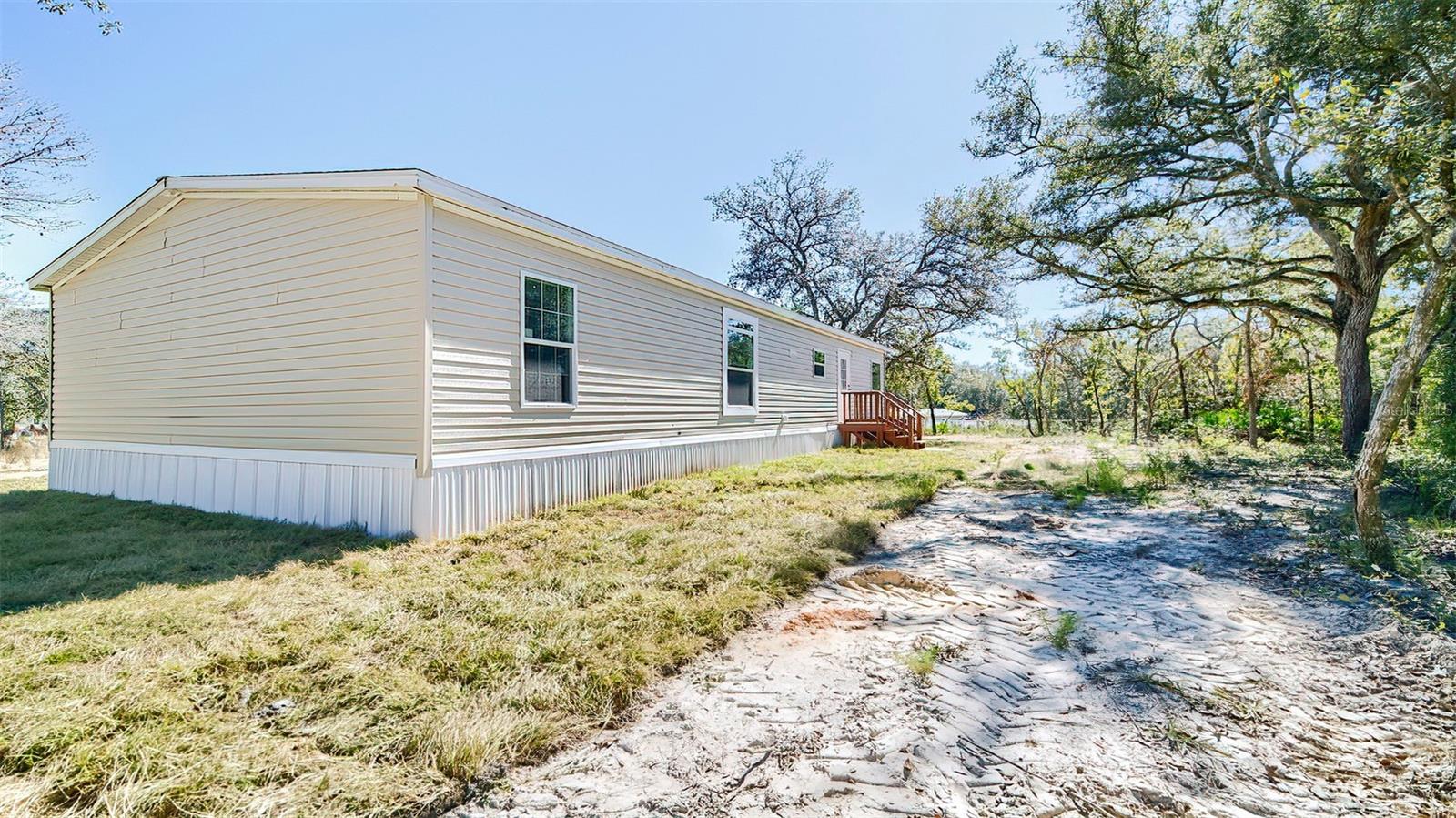 Listing photo id 32 for 14235 Hurricane Drive