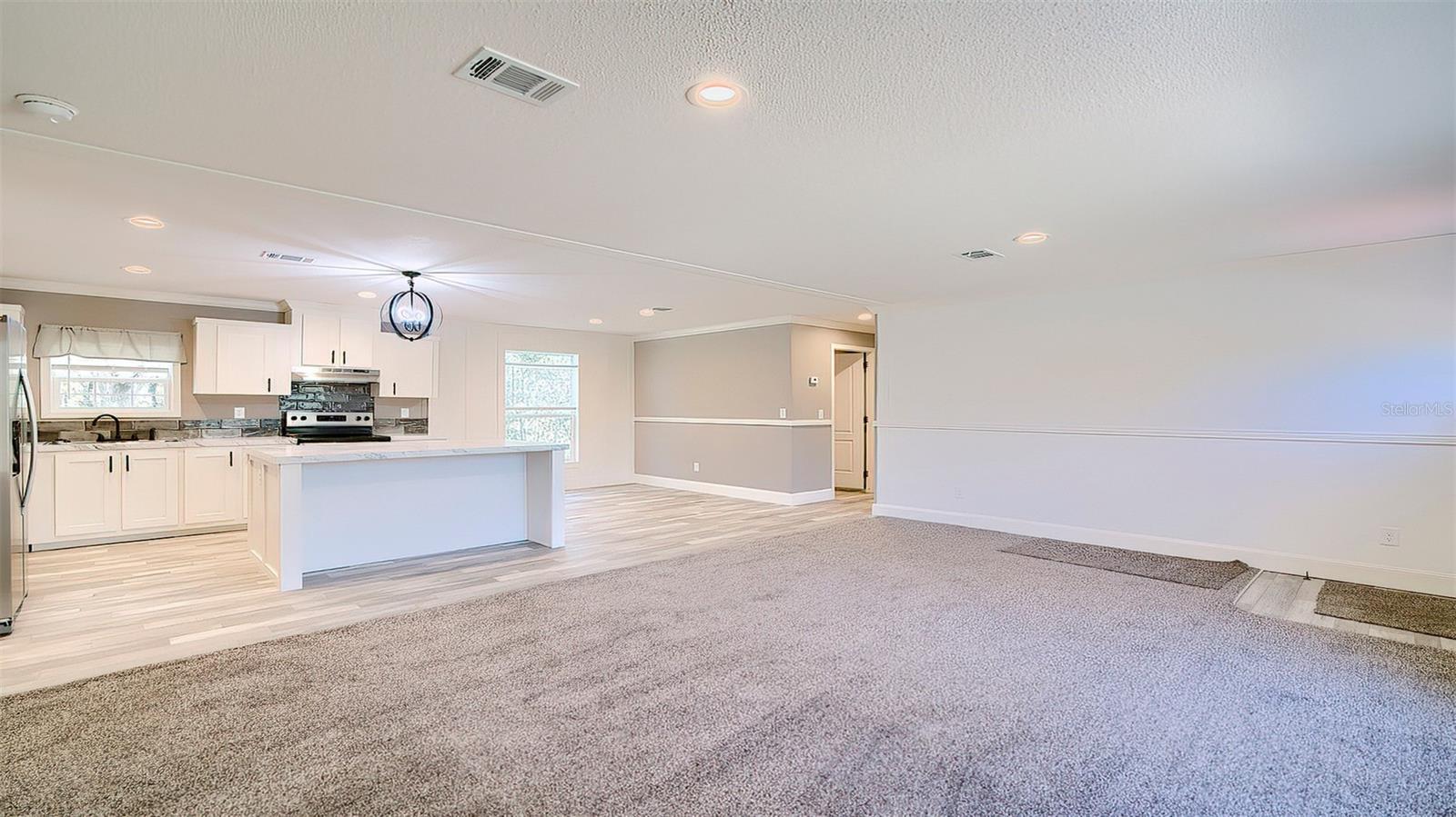 Listing photo id 2 for 14235 Hurricane Drive