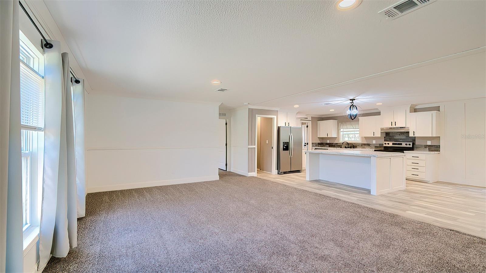 Listing photo id 3 for 14235 Hurricane Drive