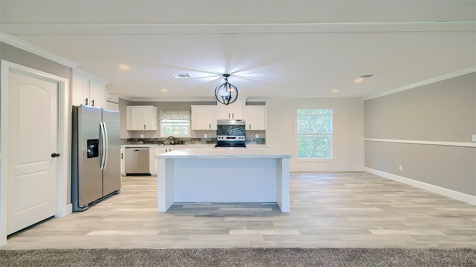 Listing photo id 4 for 14235 Hurricane Drive