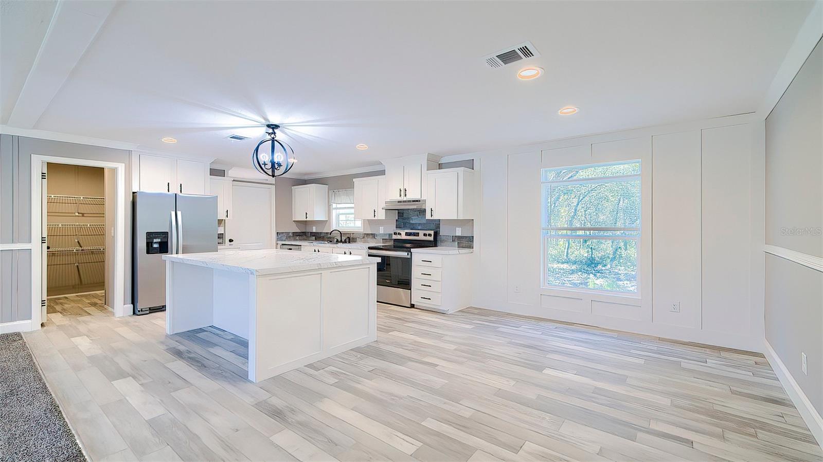 Listing photo id 5 for 14235 Hurricane Drive