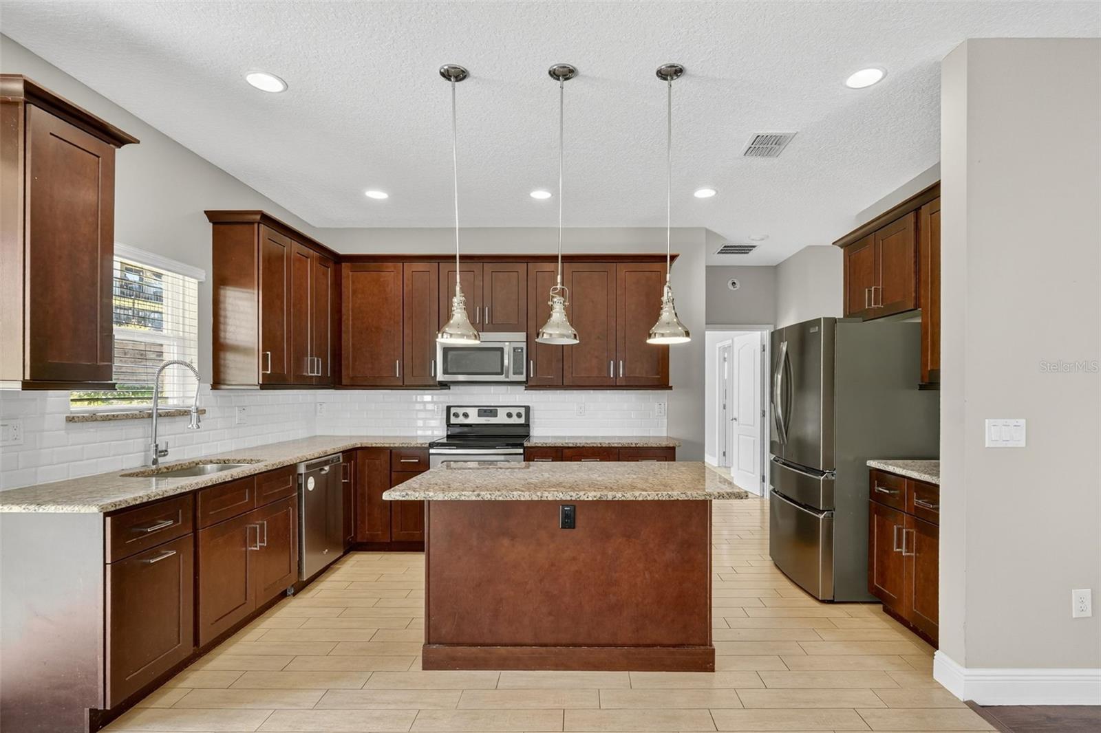 Image 16 of 88 For 280 Wallrock Court