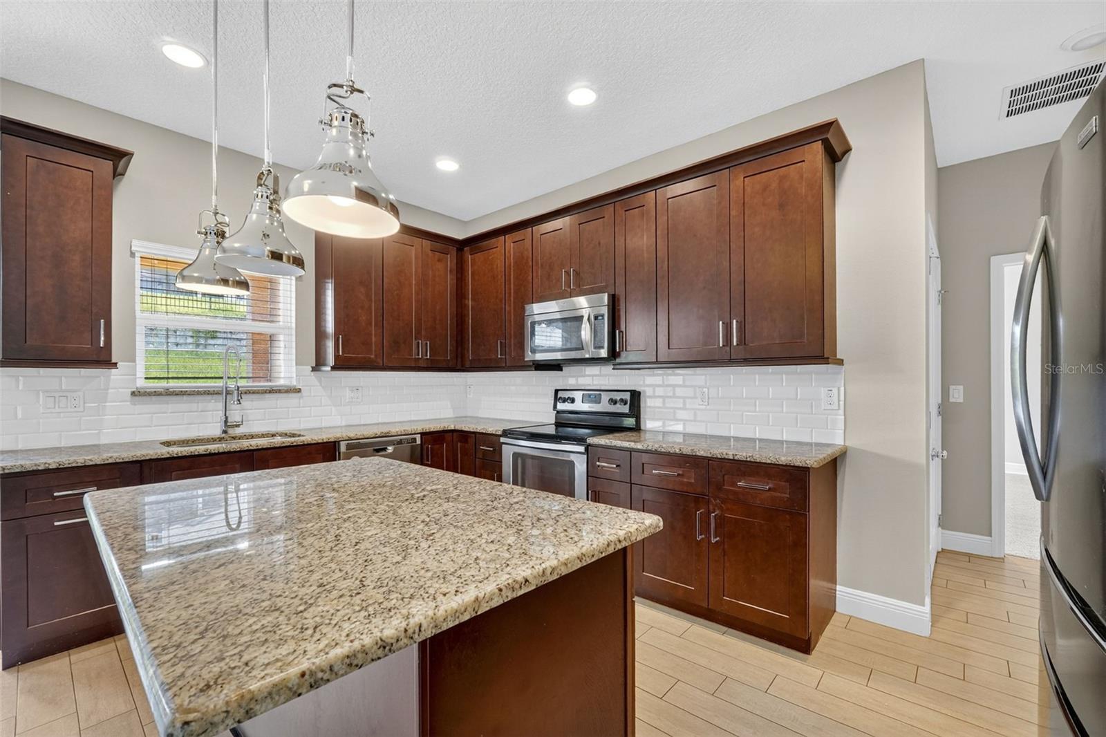 Image 22 of 88 For 280 Wallrock Court